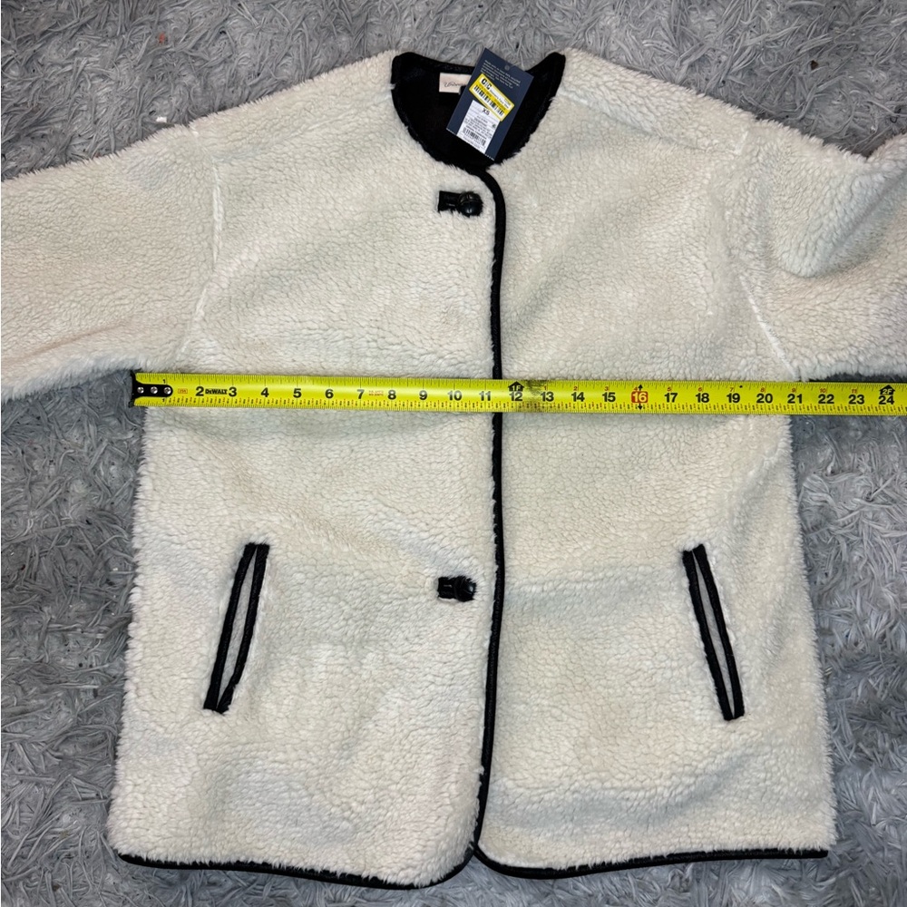 Universal Thread Women’s Faux Shearling Coat - Cream Size Extra Small NWT - Picture 9 of 10